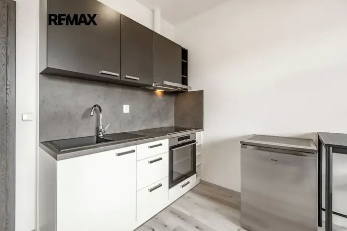 Pronájem bytu 1+kk, Praha - Břevnov, Patočkova, 25 m2