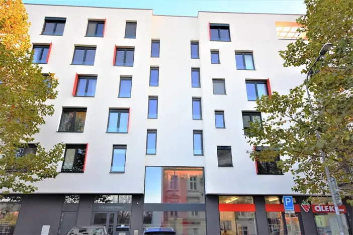 Pronájem garážového stání, Brno, U Červeného mlýna, 15 m2