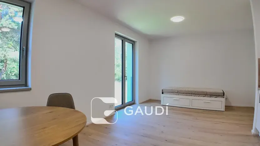 Pronájem bytu 1+kk, Praha - Hrdlořezy, Mezitraťová, 37 m2