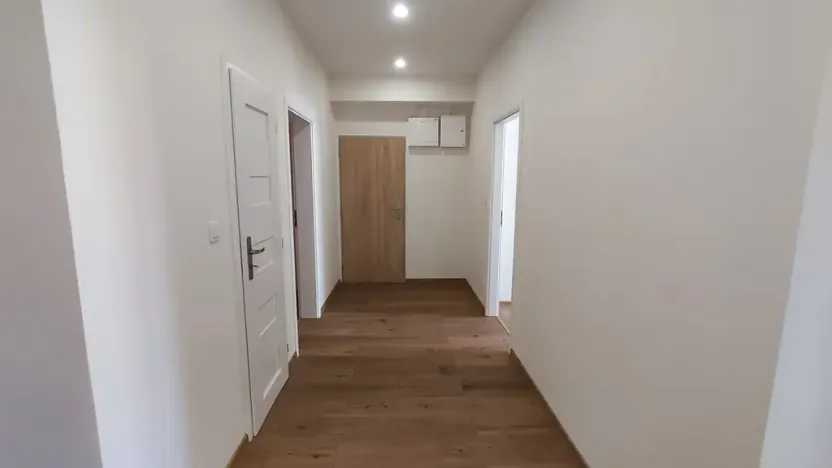 Prodej obchodního prostoru, Praha, Bělohorská, 86 m2