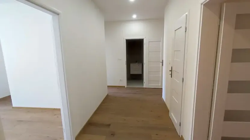 Prodej obchodního prostoru, Praha, Bělohorská, 86 m2