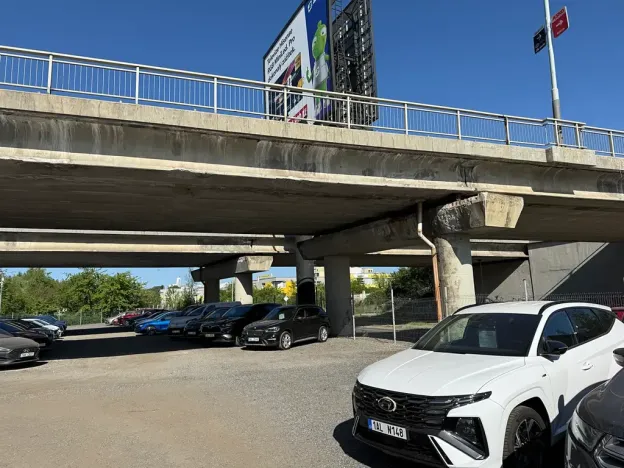 Pronájem komerčního pozemku, Praha, Radiová, 200 m2