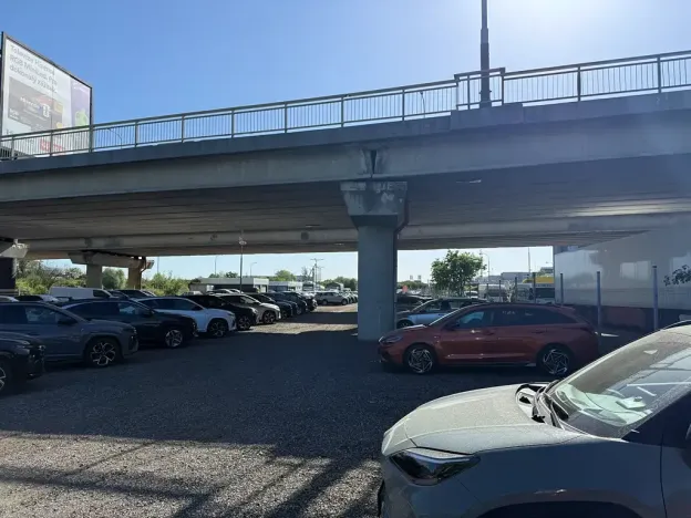 Pronájem komerčního pozemku, Praha, Radiová, 200 m2