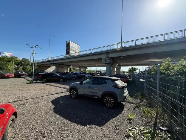 Pronájem komerčního pozemku, Praha, Radiová, 200 m2
