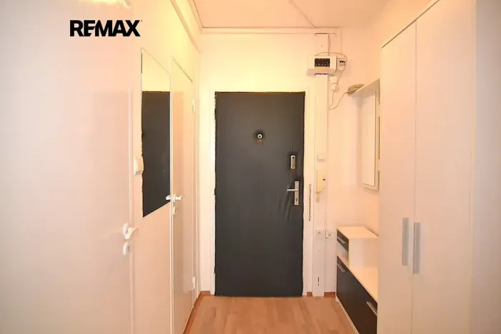 Pronájem bytu 1+kk, Praha - Modřany, Semická, 29 m2