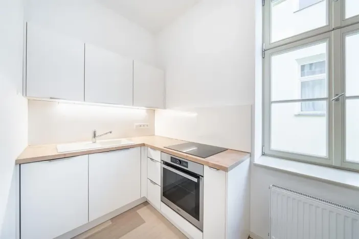 Pronájem bytu 1+1, Plzeň - Vnitřní Město, Veleslavínova, 38 m2