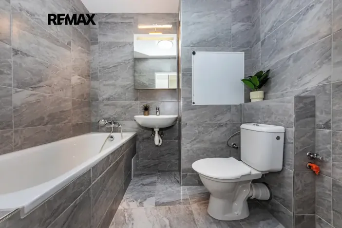 Prodej bytu 2+kk, Praha - Kobylisy, Třebenická, 41 m2