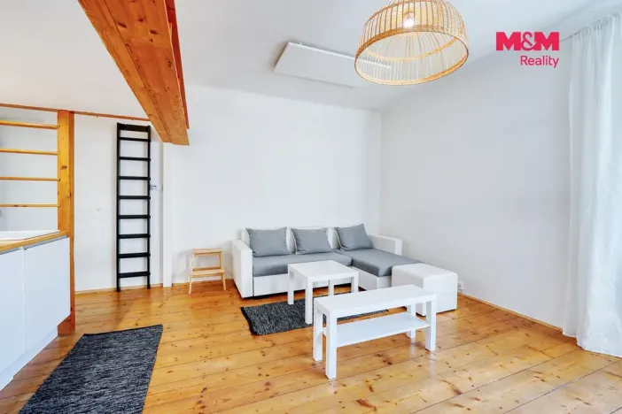 Prodej bytu 1+kk, Plzeň - Doubravka, Habrmannovo náměstí, 30 m2