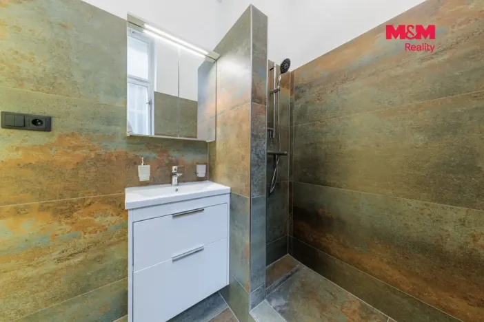 Pronájem bytu 2+1, Karlovy Vary, Na Vyhlídce, 83 m2