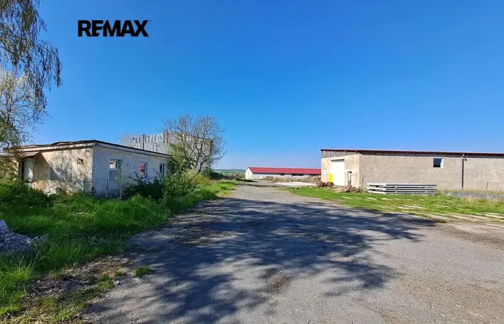 Pronájem skladu, Dolní Chvatliny, 3690 m2