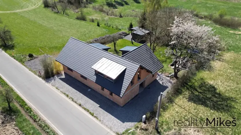 Prodej rodinného domu, Rovensko pod Troskami, 252 m2
