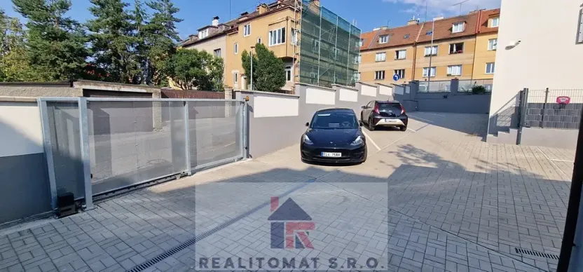 Prodej garáže, Praha - Motol, Podhorská, 15 m2
