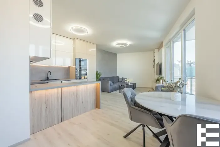 Pronájem bytu 2+kk, Praha - Vysočany, Čerpadlová, 60 m2
