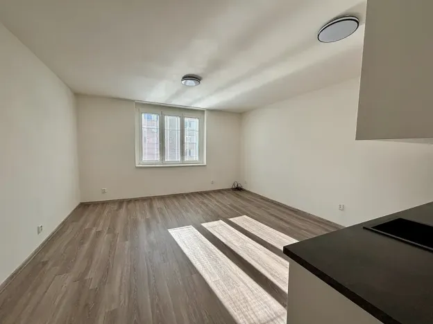 Pronájem bytu 1+kk, Praha - Strašnice, V předpolí, 30 m2