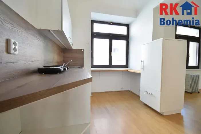 Pronájem bytu 1+kk, Praha - Břevnov, Na Petynce, 29 m2