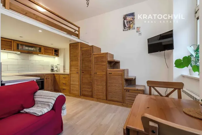Pronájem bytu 1+kk, Praha - Bubeneč, Korunovační, 32 m2