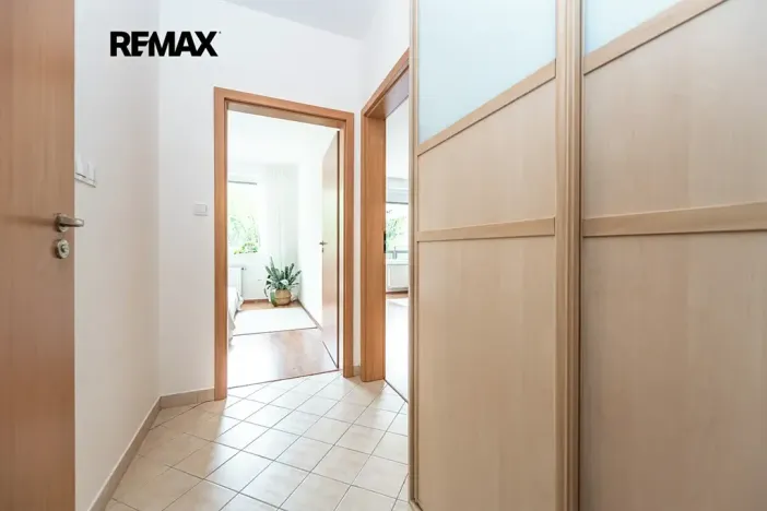 Prodej bytu 2+kk, Praha - Hlubočepy, Kováříkova, 37222 m2
