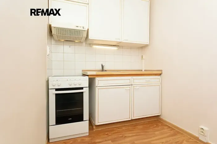 Pronájem bytu 1+1, Praha - Kobylisy, Jelínkova, 33 m2