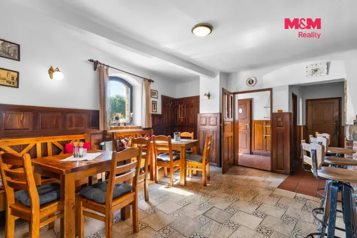Prodej restaurace, Lomnice nad Popelkou, Poděbradova, 600 m2