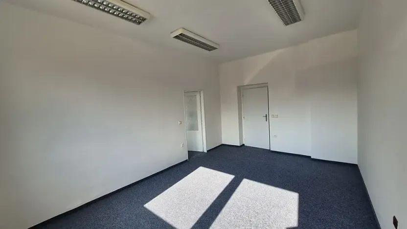 Pronájem kanceláře, Praha - Nusle, V Občanském domově, 37 m2
