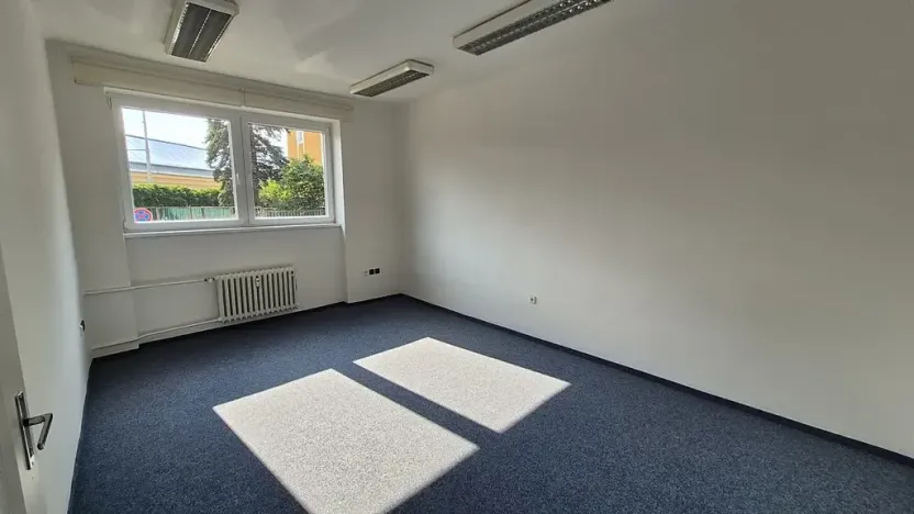 Pronájem kanceláře, Praha - Nusle, V Občanském domově, 37 m2