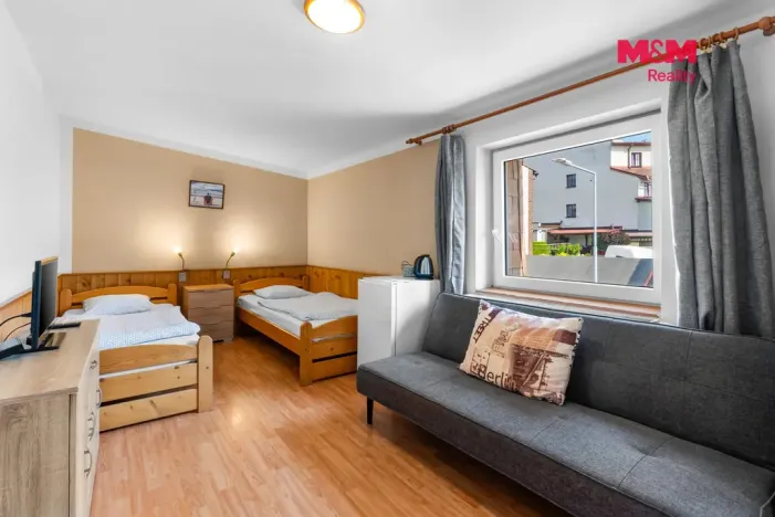 Prodej ubytování, Lomnice nad Popelkou, Poděbradova, 600 m2