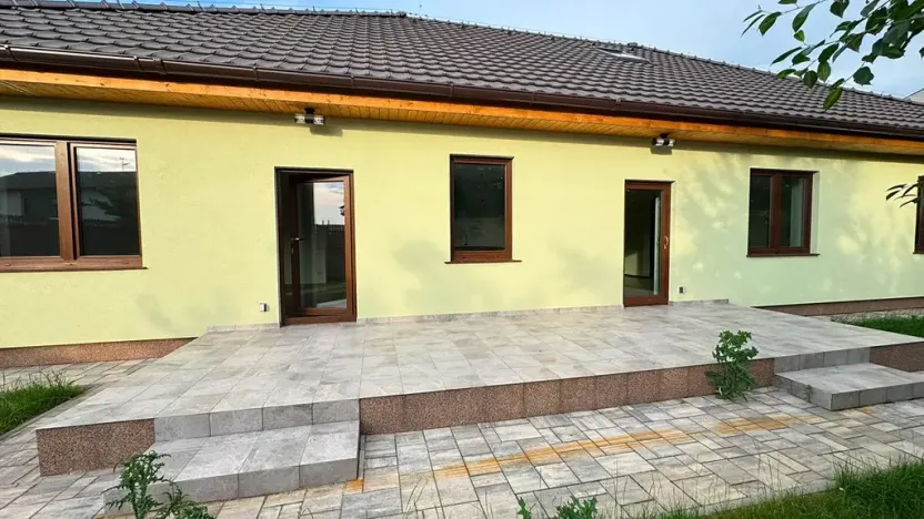 Pronájem rodinného domu, Horoměřice, Švejkova, 180 m2