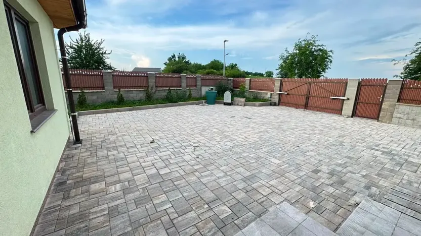 Pronájem rodinného domu, Horoměřice, Švejkova, 180 m2