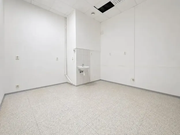 Pronájem kanceláře, Brno, Šujanovo náměstí, 163 m2