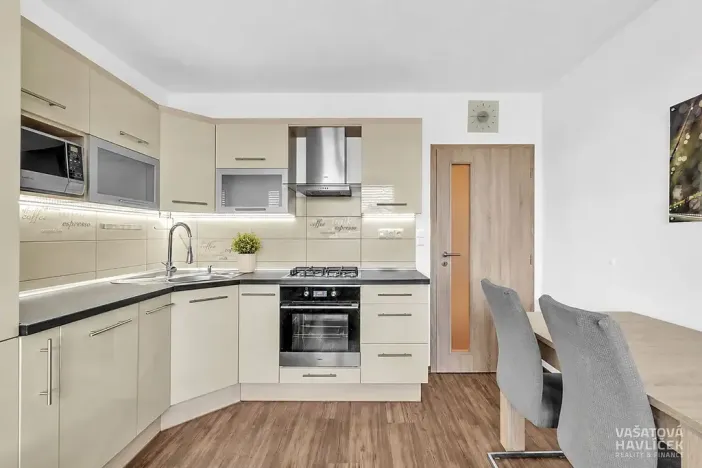 Pronájem bytu 2+kk, Hradec Králové, třída Edvarda Beneše, 49 m2