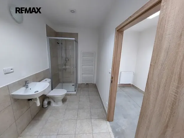 Pronájem obchodního prostoru, Slavkov u Brna, 200 m2