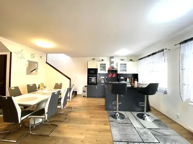 Pronájem rodinného domu, Klecany, Na vršku, 140 m2