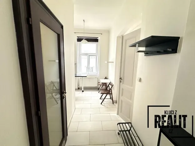 Pronájem bytu 1+kk, Praha - Žižkov, Seifertova, 34 m2