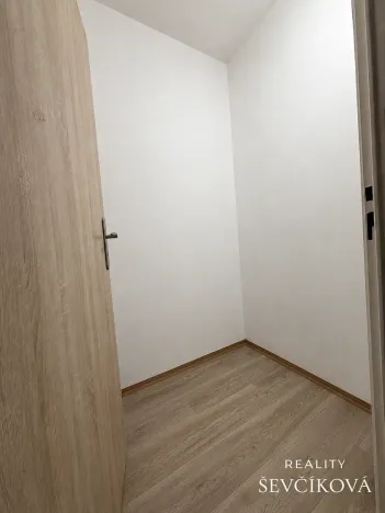 Pronájem bytu 1+kk, Hradec Králové, Milady Horákové, 32 m2