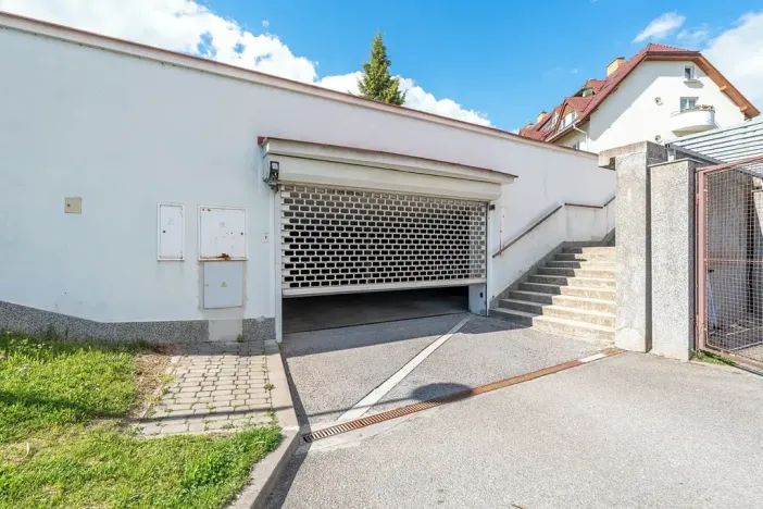 Prodej garážového stání, Brno, Högrova, 11 m2