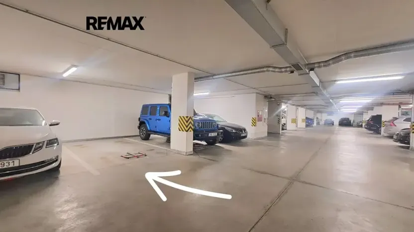 Pronájem garážového stání, Praha - Libeň, Nad Okrouhlíkem, 16 m2