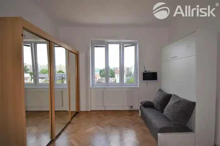 Pronájem bytu 1+kk, Brno, Komárovská, 32 m2