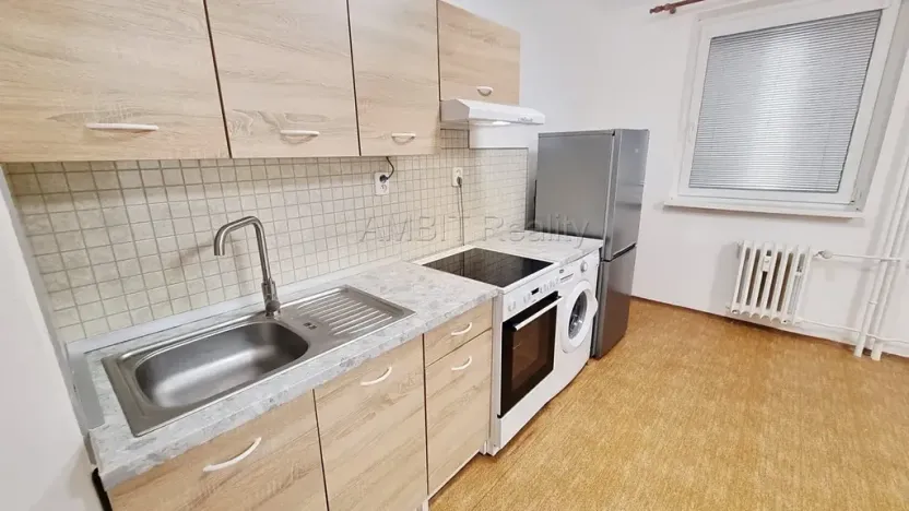 Pronájem bytu 1+kk, Praha - Hloubětín, Šestajovická, 30 m2