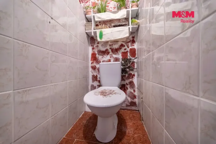 Prodej bytu 3+1, Suchomasty, 74 m2