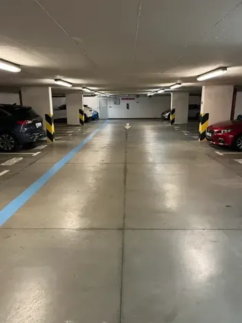 Pronájem garážového stání, Praha - Řepy, Zrzavého, 18 m2