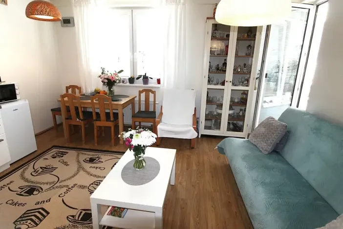 Pronájem bytu 2+kk, Praha - Troja, Hnězdenská, 46 m2
