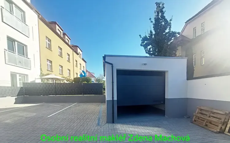 Pronájem garáže, Praha - Motol, Na Homolce, 27 m2