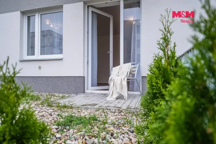 Pronájem bytu 1+kk, Velký Osek, U hřiště, 38 m2
