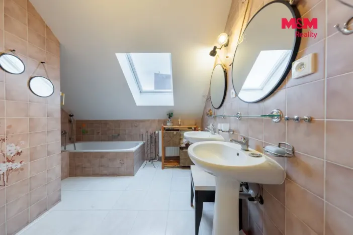 Prodej rodinného domu, Karlovy Vary - Dvory, V Lučinách, 330 m2