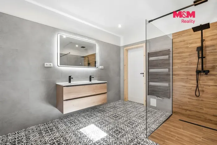 Prodej rodinného domu, Železný Brod - Bzí, 313 m2