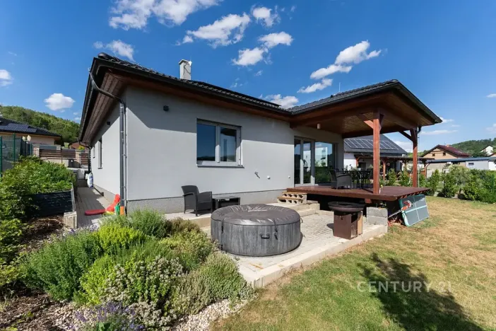 Pronájem rodinného domu, Lužice, 104 m2
