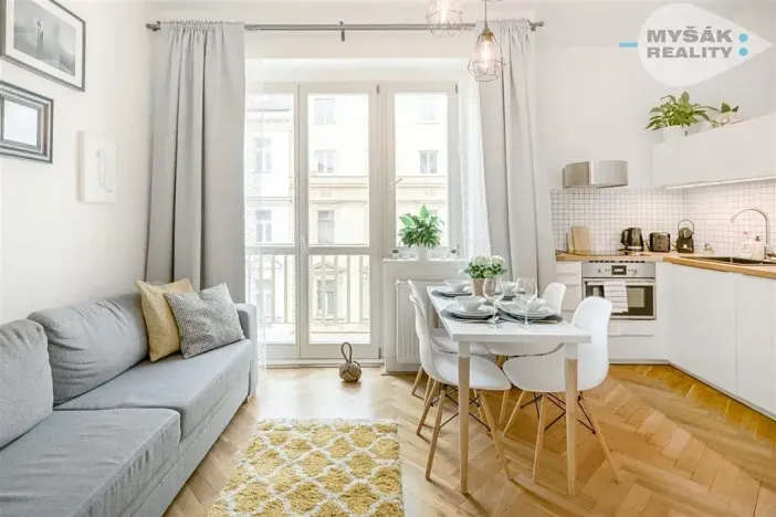 Pronájem bytu 2+kk, Praha, Rumunská, 45 m2