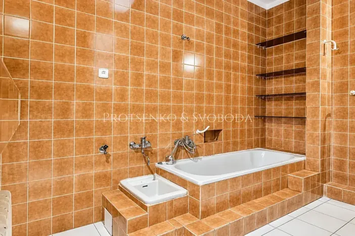 Prodej vily, Křižanov, Benešovo náměstí, 530 m2