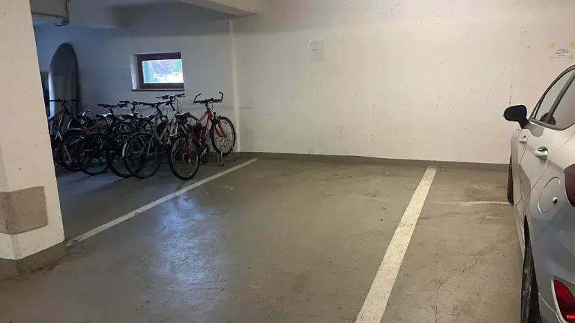 Pronájem garážového stání, Luhačovice, 13 m2
