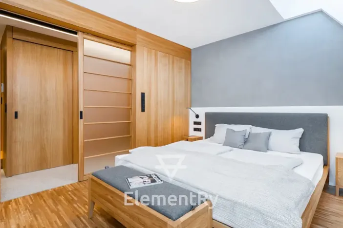 Pronájem bytu 4+kk, Praha, Sokolovská, 118 m2